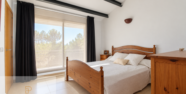 CASA ADOSSADA AMB JARDÍ, TERRASSES I GARATGE PER A DOS COTXES A CASSÀ DE LA SELVA