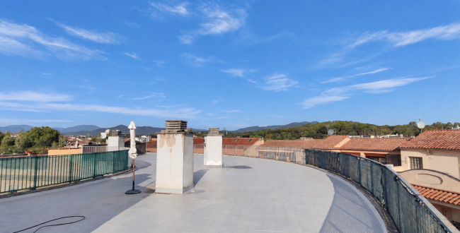 PIS AMB GRAN TERRASSA PRIVADA I GARATGE TANCAT A GERMANS SÀBAT