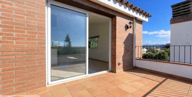 CASA CANTONERA AMB ESTANCES IDEALS, JARDÍ, TERRASSES I ESTUDI A FORNELLS DE LA SELVA